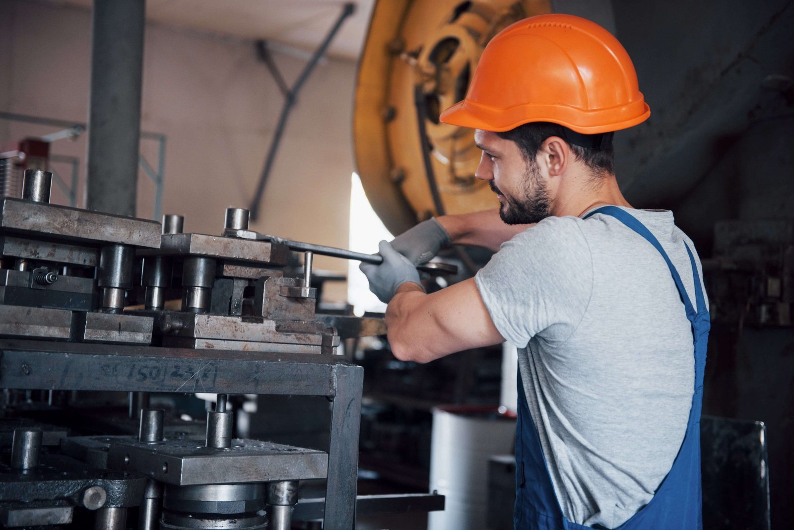 portrait young worker hard hat large metalworking plant min scaled